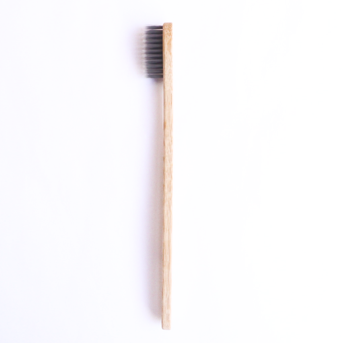 Escova de Dente de Bambu com cerdas de Carvão